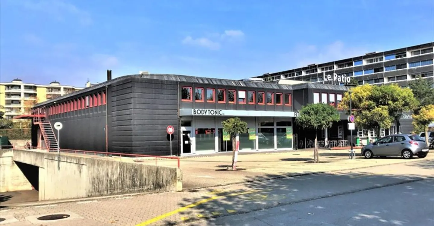 73m² Office - Ideally Located in Gland - Photo 1 of 10