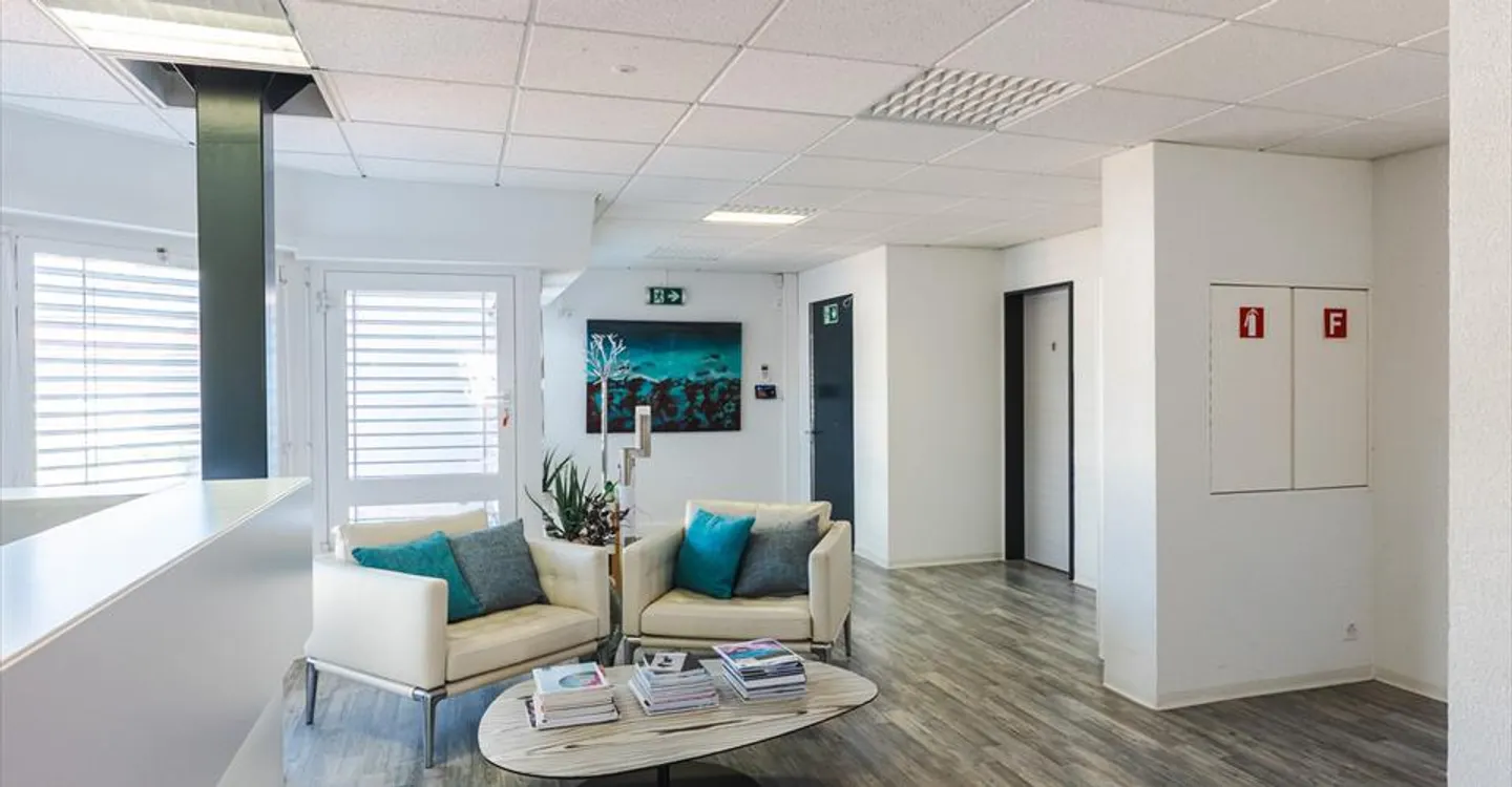 73m² Office - Ideally Located in Gland - Photo 3 of 10
