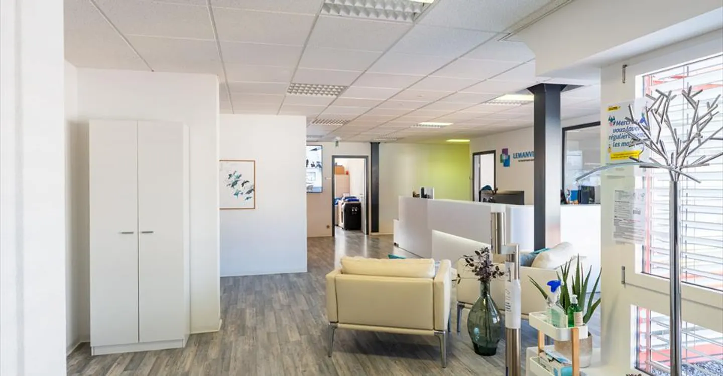 73m² Office - Ideally Located in Gland - Photo 4 of 10