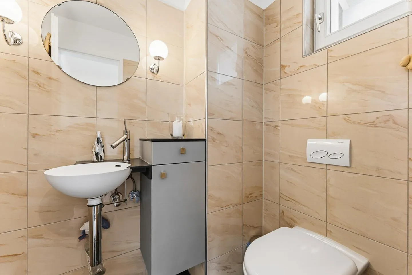 5.5 CHAMBRES REFH MAISON D'ANGLE EN DROIT DE CONSTRUCTION AVEC APPARTEMENT D'INVITÉ À TRÈS SCH - Photo 13 sur 25