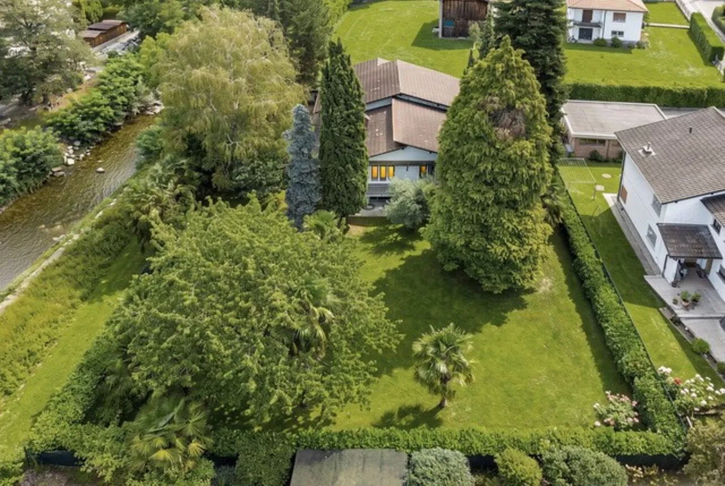 Propriété spacieuse avec développement possible sur R3 - Photo 1 sur 13