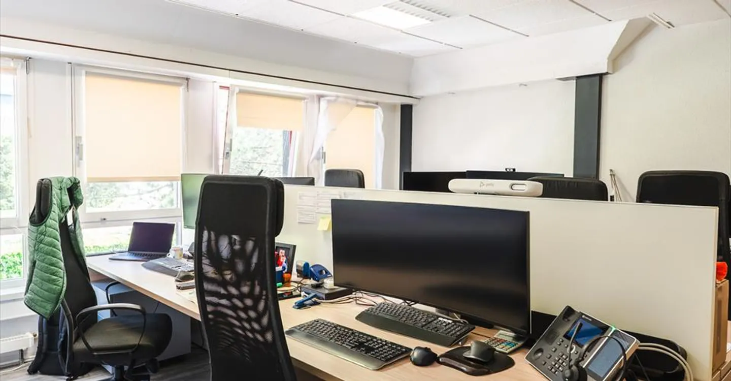 73m² Office - Ideally Located in Gland - Photo 9 of 10