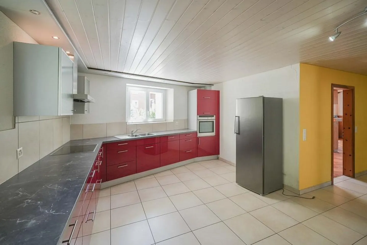 Incroyablement spacieux ! Propriété résidentielle et commerciale au cœur du village - Photo 2 sur 13