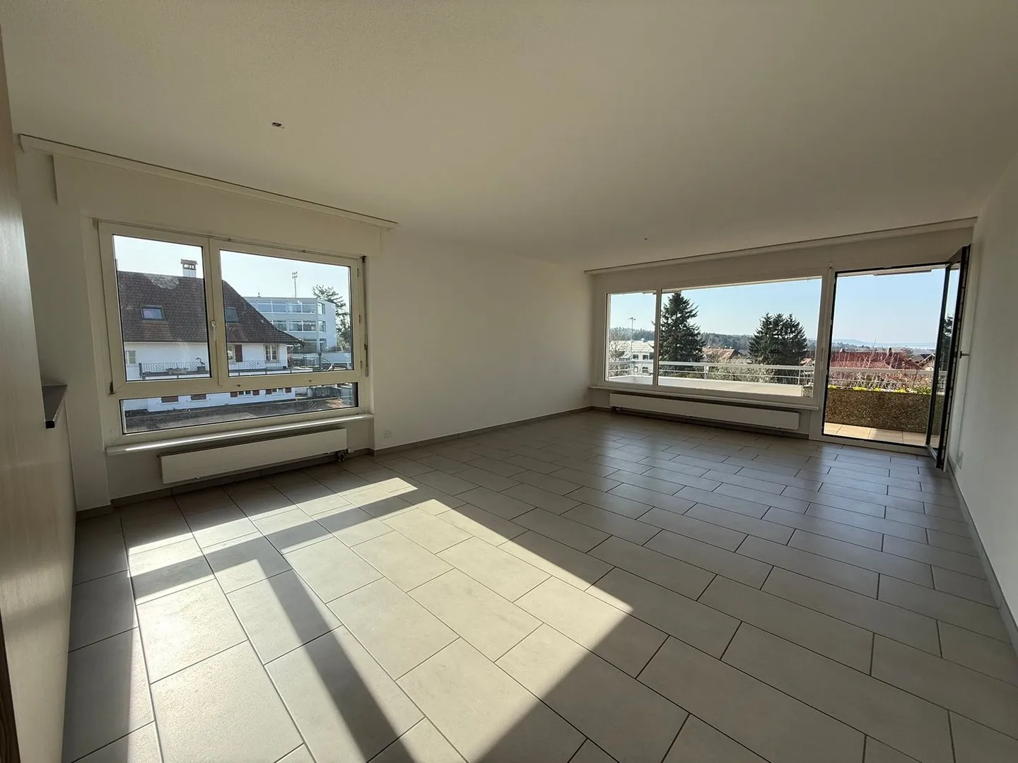 Sunny 4.5 room apartment with lake view - Photo 6 of 13