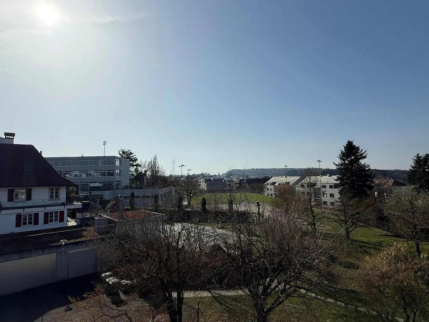 Sunny 4.5 room apartment with lake view - Photo 3 of 13