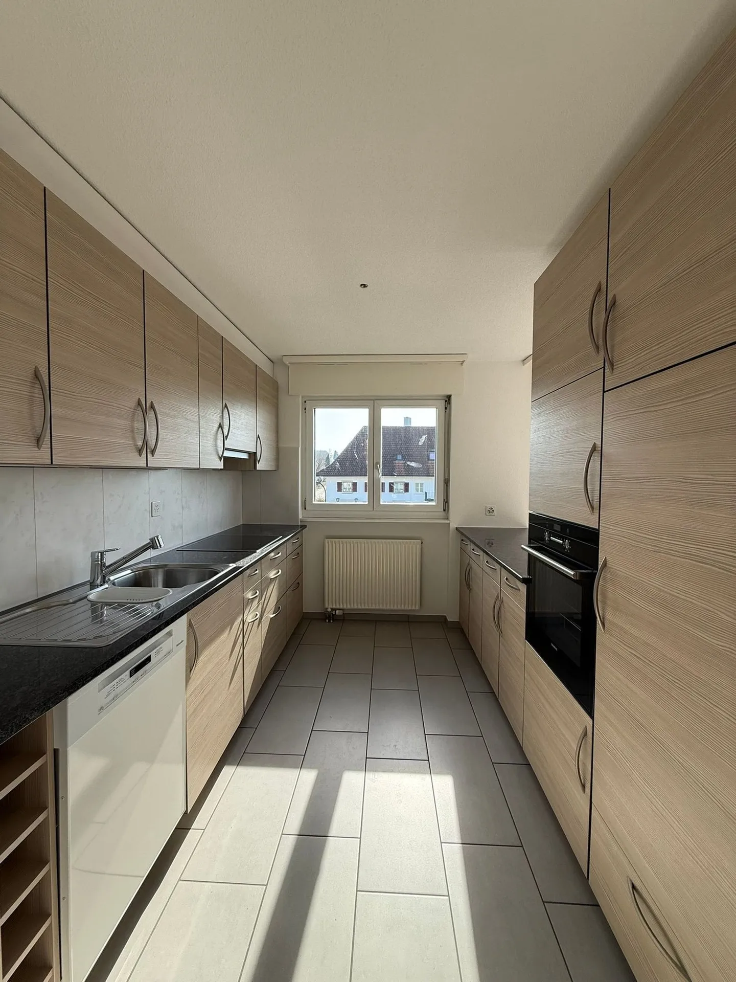 Sunny 4.5 room apartment with lake view - Photo 7 of 13