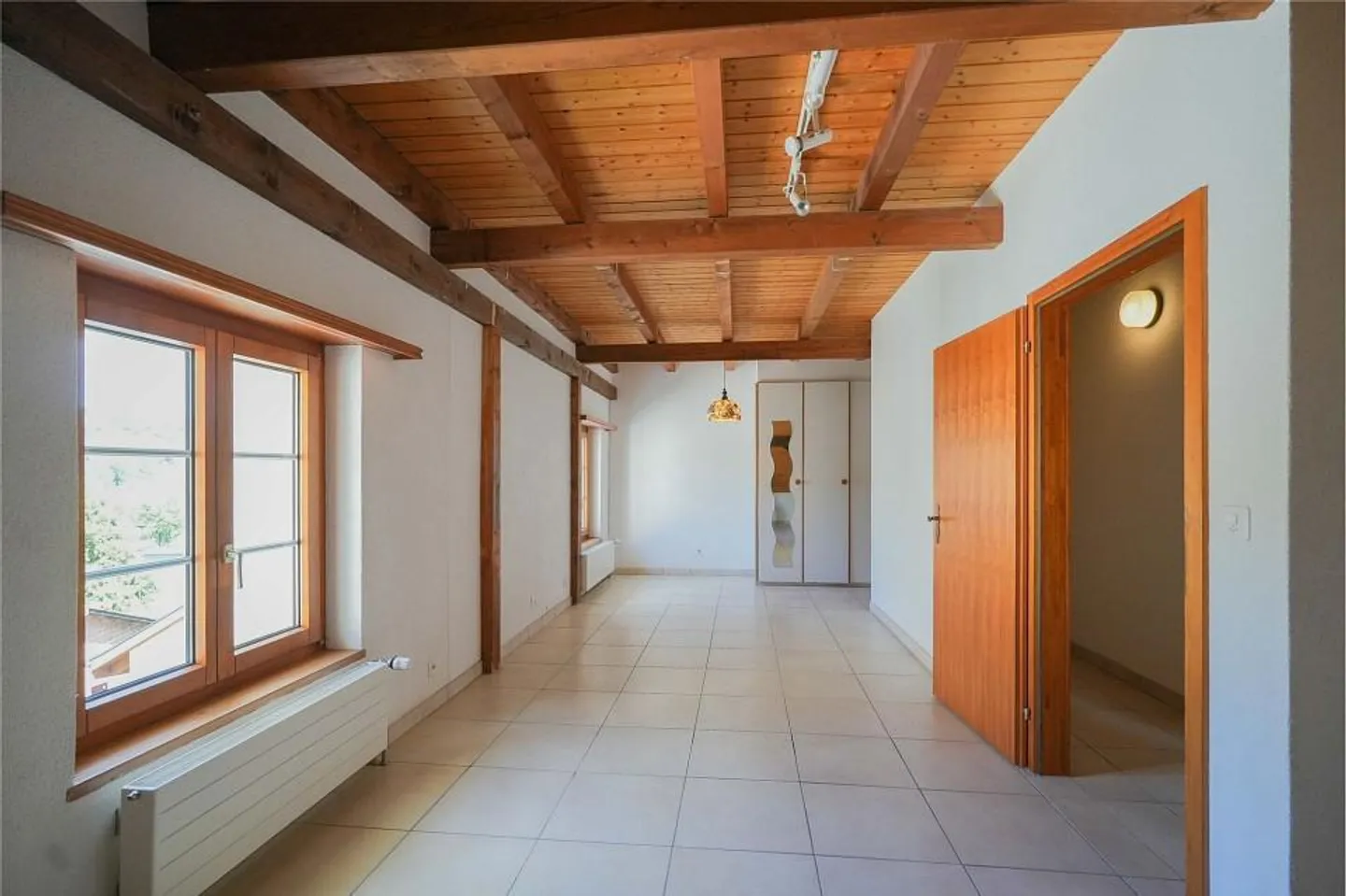 Incroyablement spacieux ! Propriété résidentielle et commerciale au cœur du village - Photo 9 sur 13