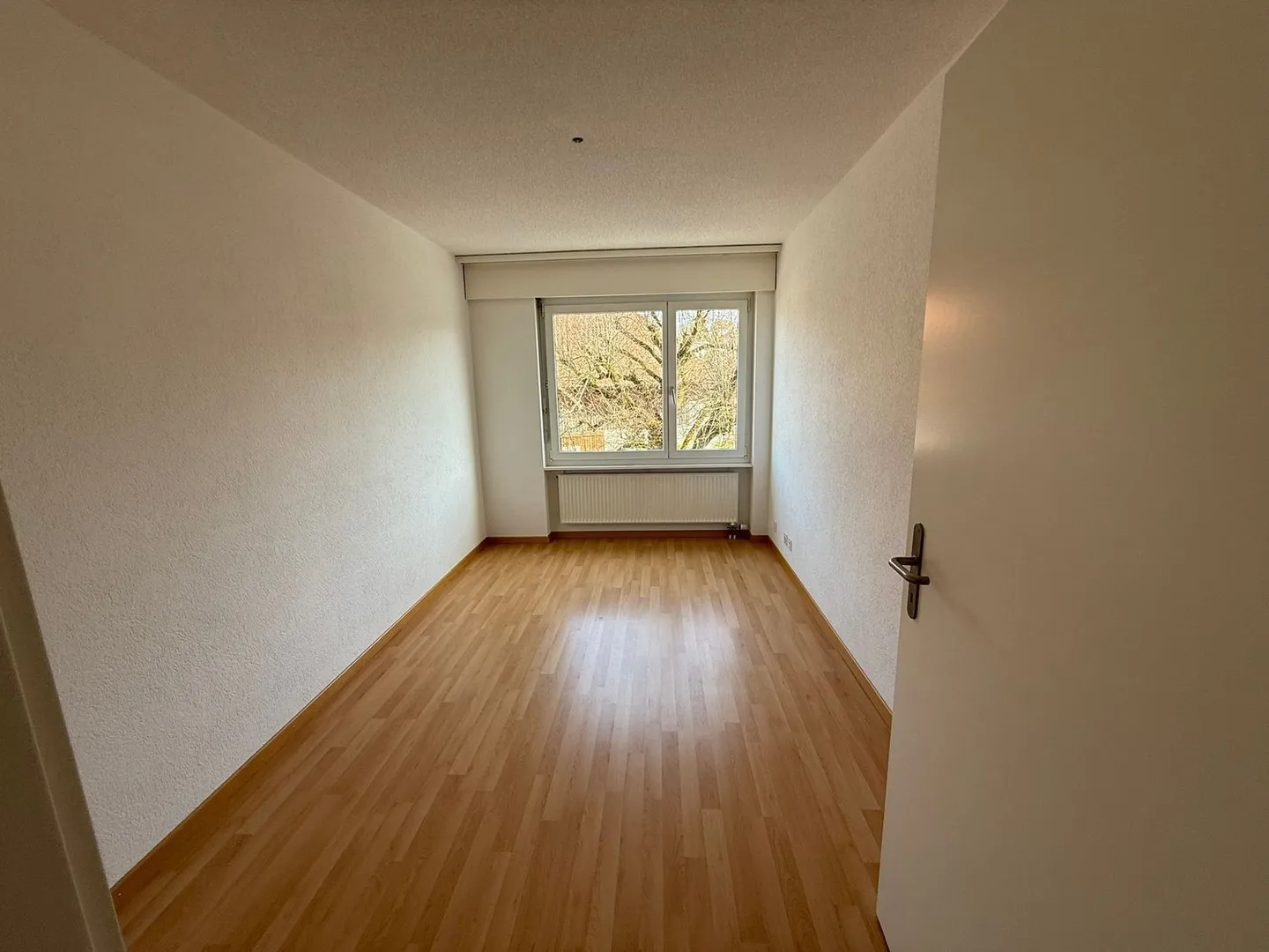 Sunny 4.5 room apartment with lake view - Photo 12 of 13