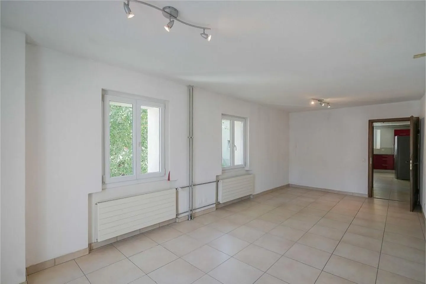Incroyablement spacieux ! Propriété résidentielle et commerciale au cœur du village - Photo 11 sur 13