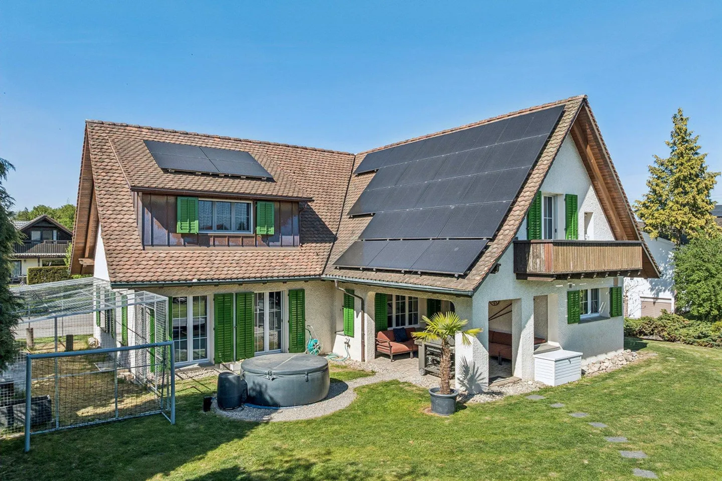 Single-family house with idyllic garden and modern comfort - Photo 1 of 7