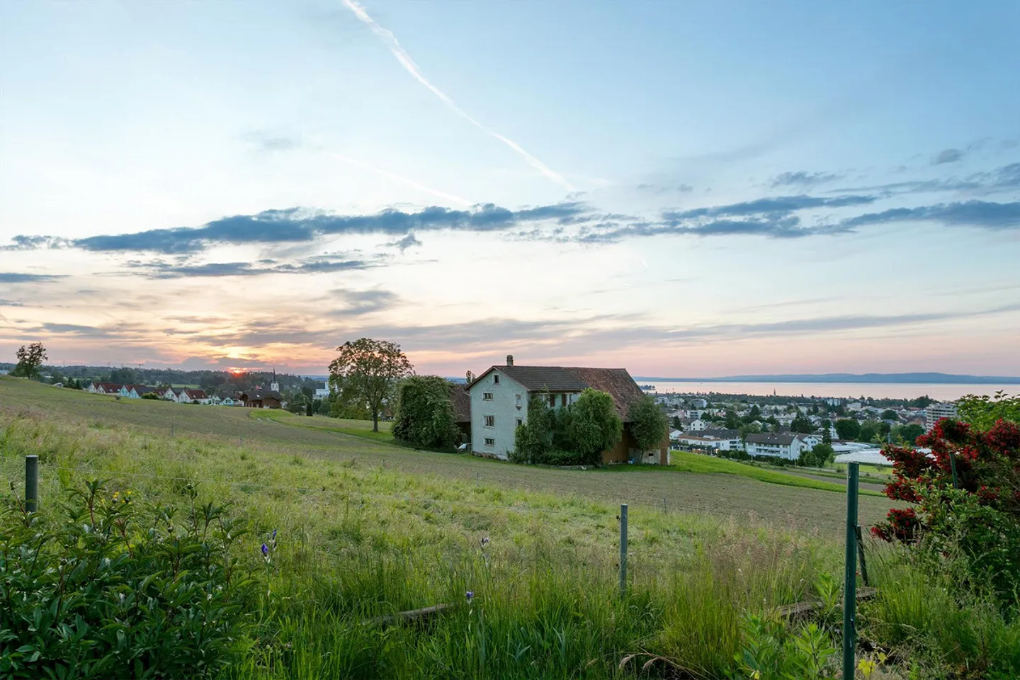 Oasi con vista sul lago – Architettura senza tempo e paradiso familiare verde - Foto 8 di 9