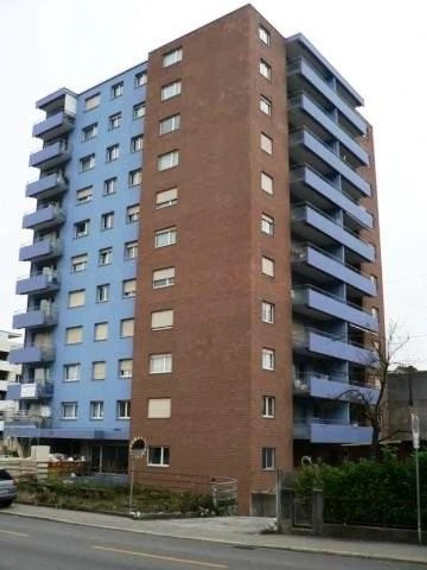 Appartamento moderno con balcone - Foto 1 di 9