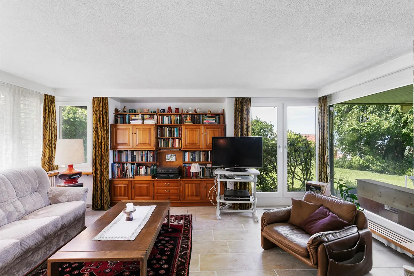 Oasi con vista sul lago – Architettura senza tempo e paradiso familiare verde - Foto 9 di 9