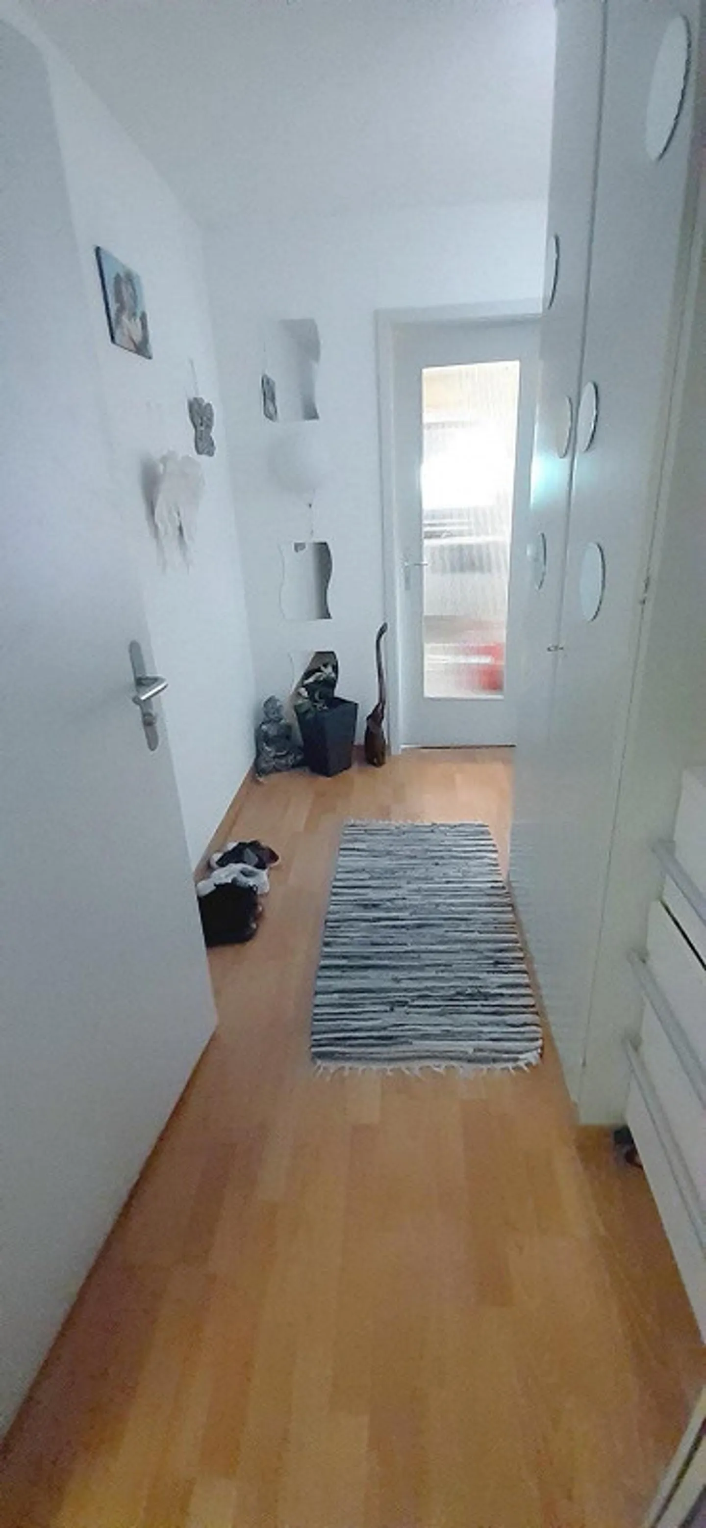 Appartamento moderno con balcone - Foto 2 di 9