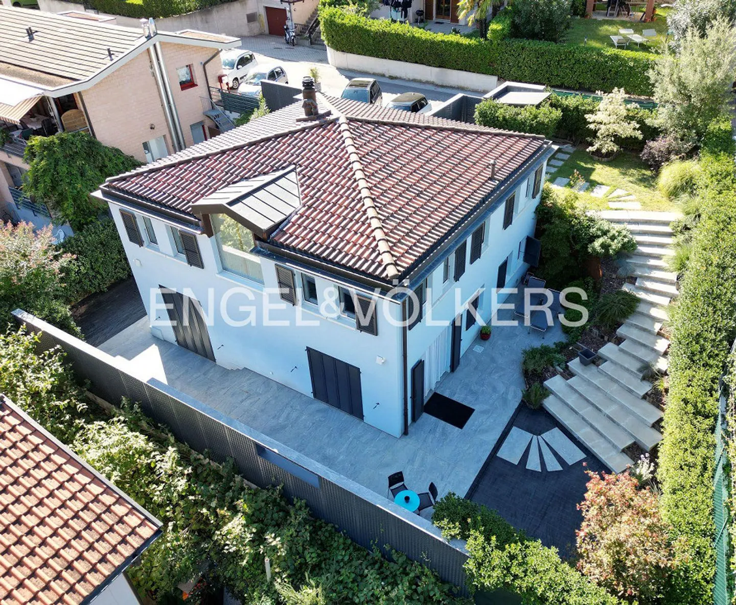Modernes Minergie-Haus mit Seeblick - Foto 1 von 13