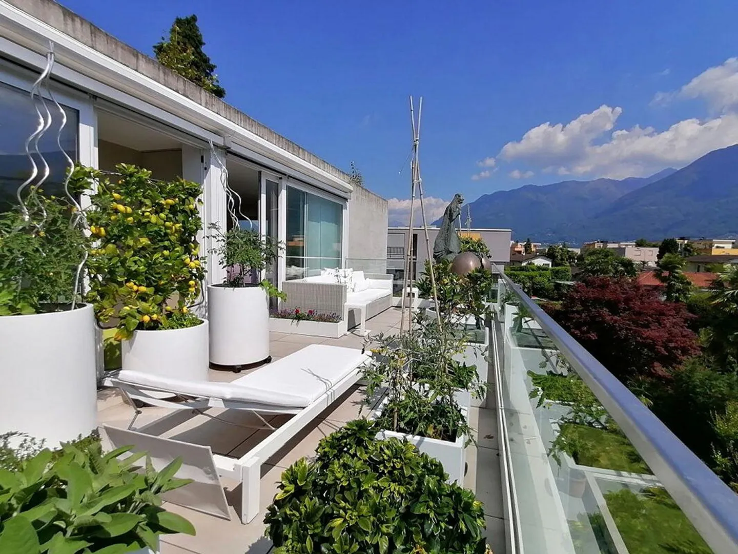 Attico di lusso di 4.5 locali con grande terrazza e 2 posteggi in a... - Foto 1 di 13