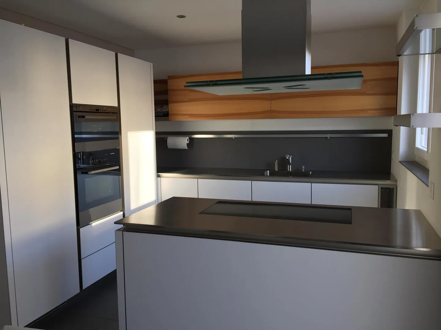 Condominium moderne de 4,5 pièces avec jardin ensoleillé - Photo 1 sur 11