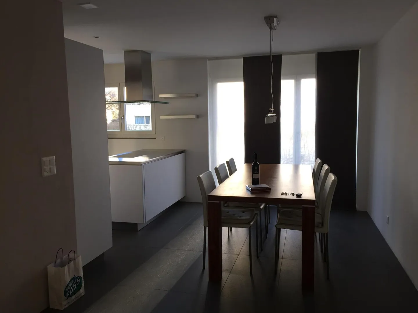 Condominium moderne de 4,5 pièces avec jardin ensoleillé - Photo 3 sur 11