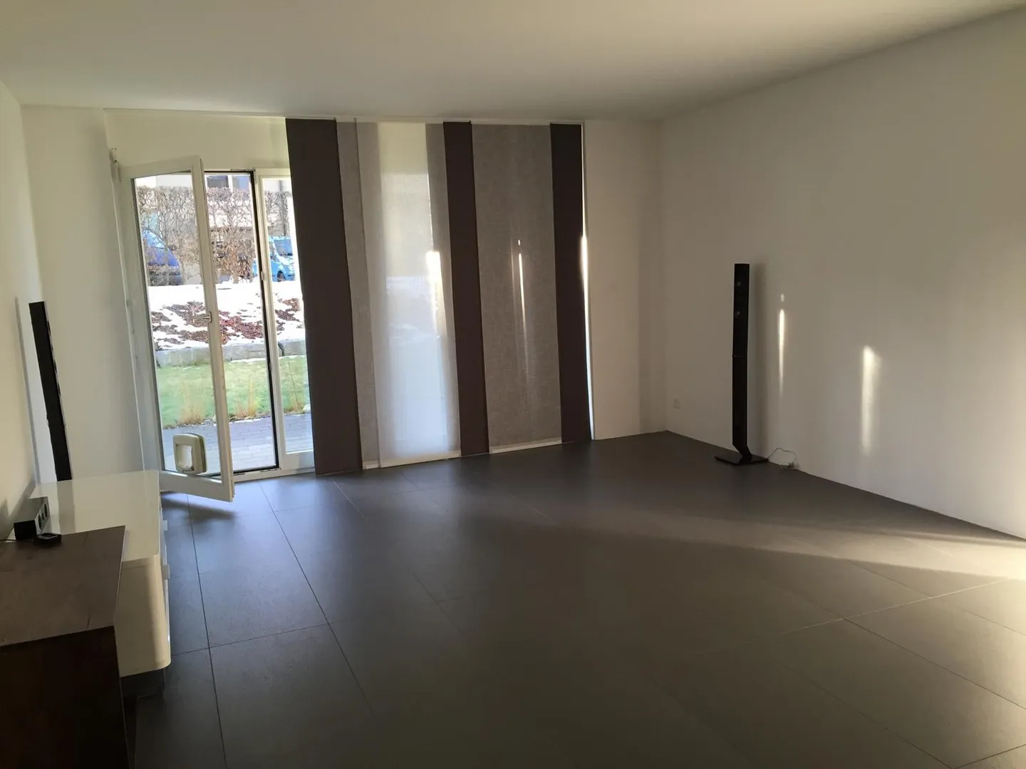 Condominium moderne de 4,5 pièces avec jardin ensoleillé - Photo 4 sur 11
