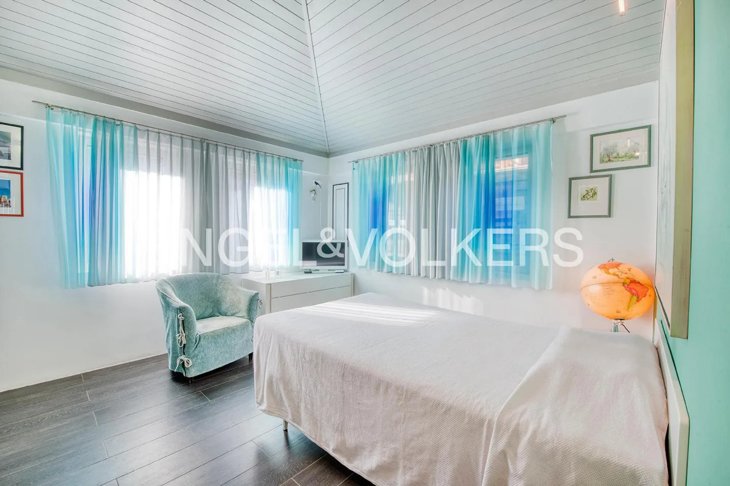 Modernes Minergie-Haus mit Seeblick - Foto 12 von 13