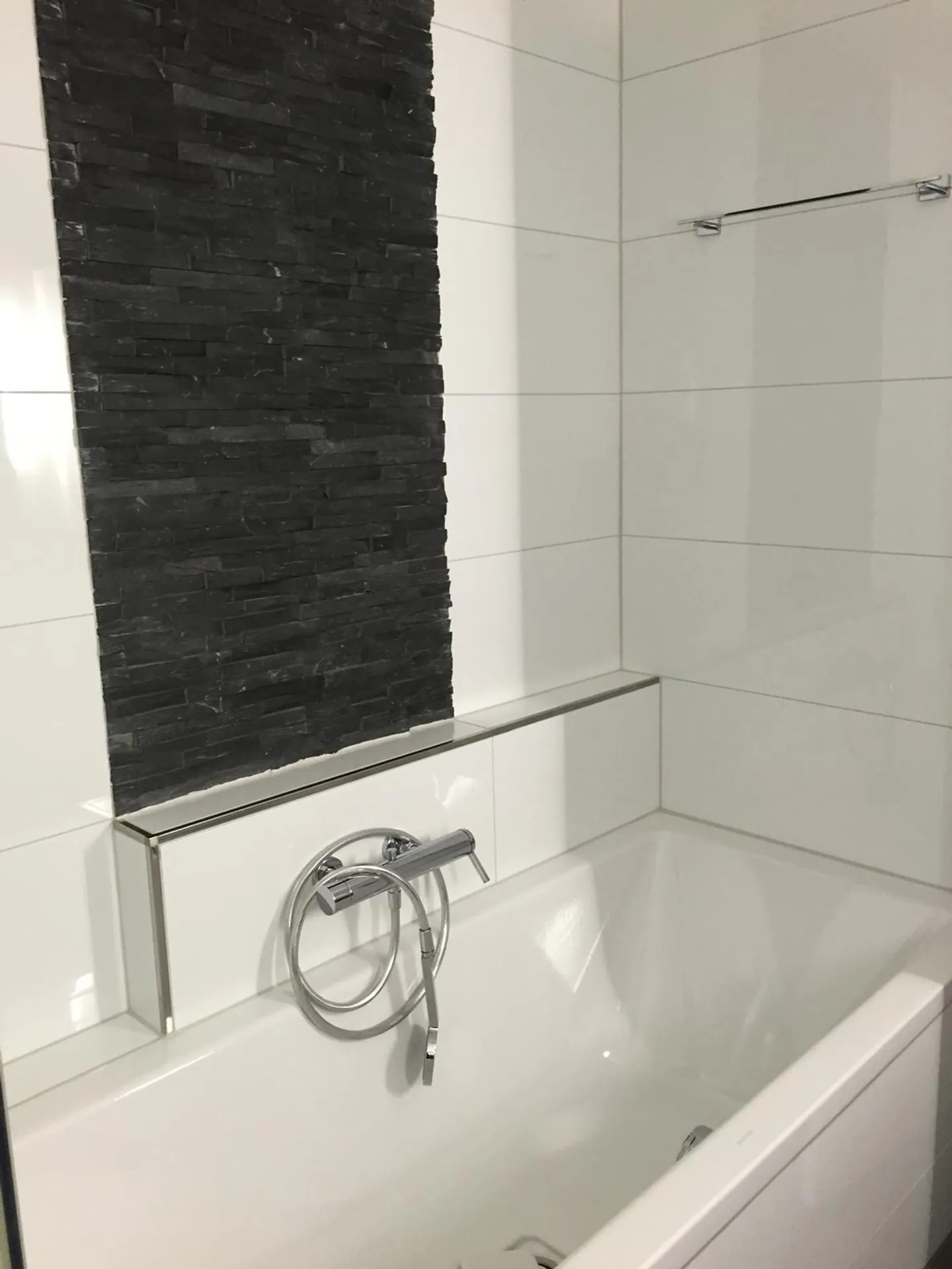 Condominium moderne de 4,5 pièces avec jardin ensoleillé - Photo 6 sur 11