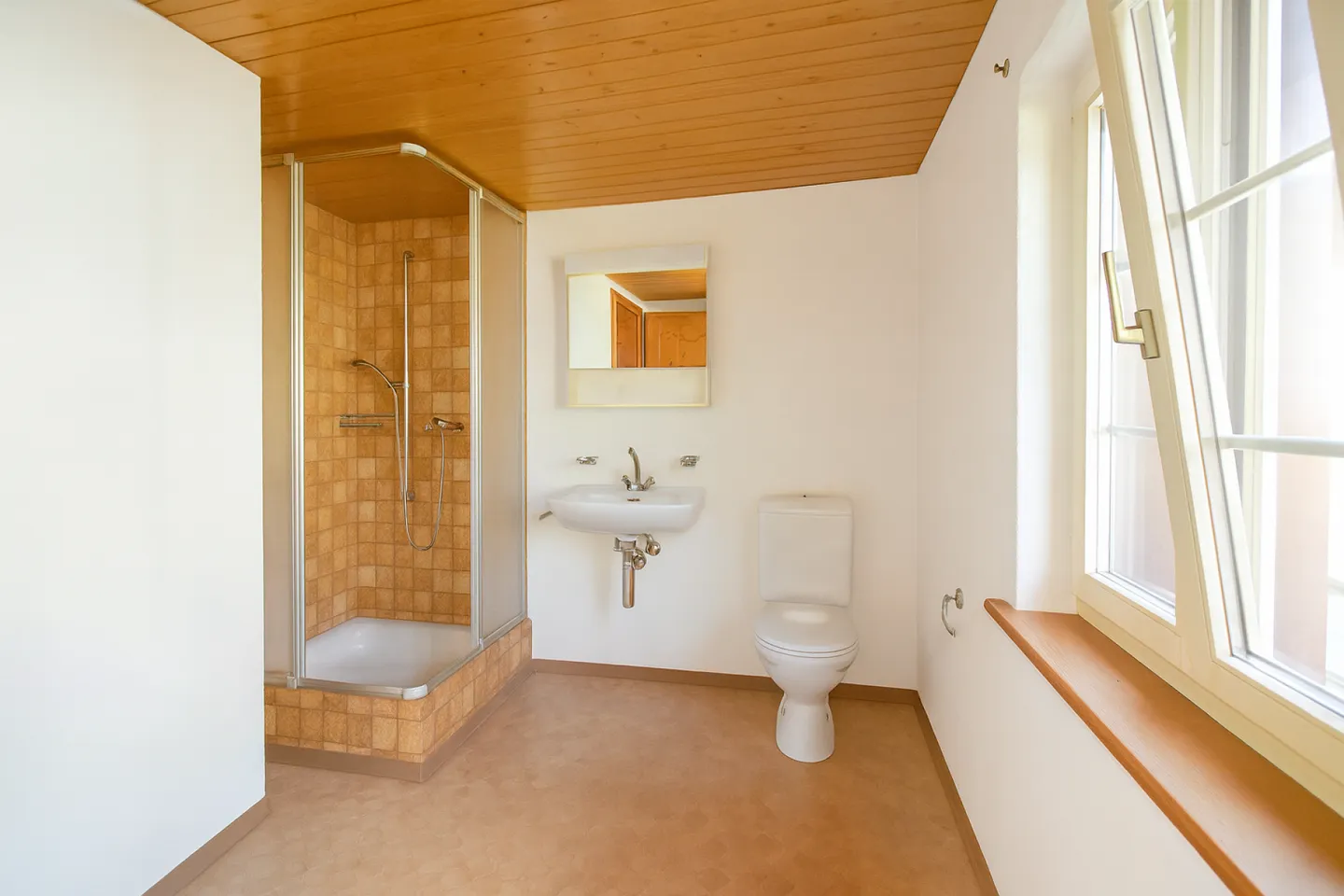 Maison jumelée avec potentiel de rénovation et moitié voisine louée en option - Photo 5 sur 10