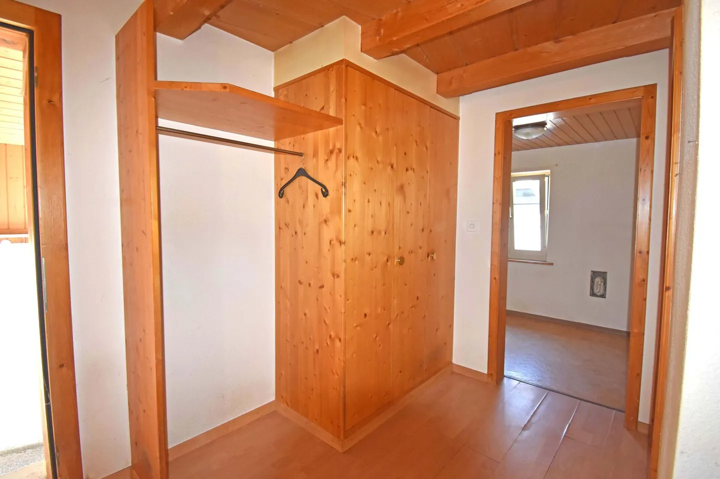 Maison jumelée avec potentiel de rénovation et moitié voisine louée en option - Photo 4 sur 10