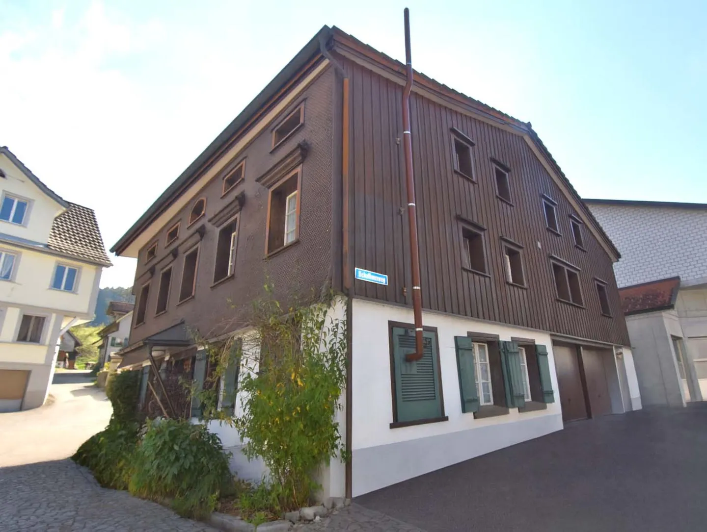 Maison jumelée avec potentiel de rénovation et moitié voisine louée en option - Photo 9 sur 10