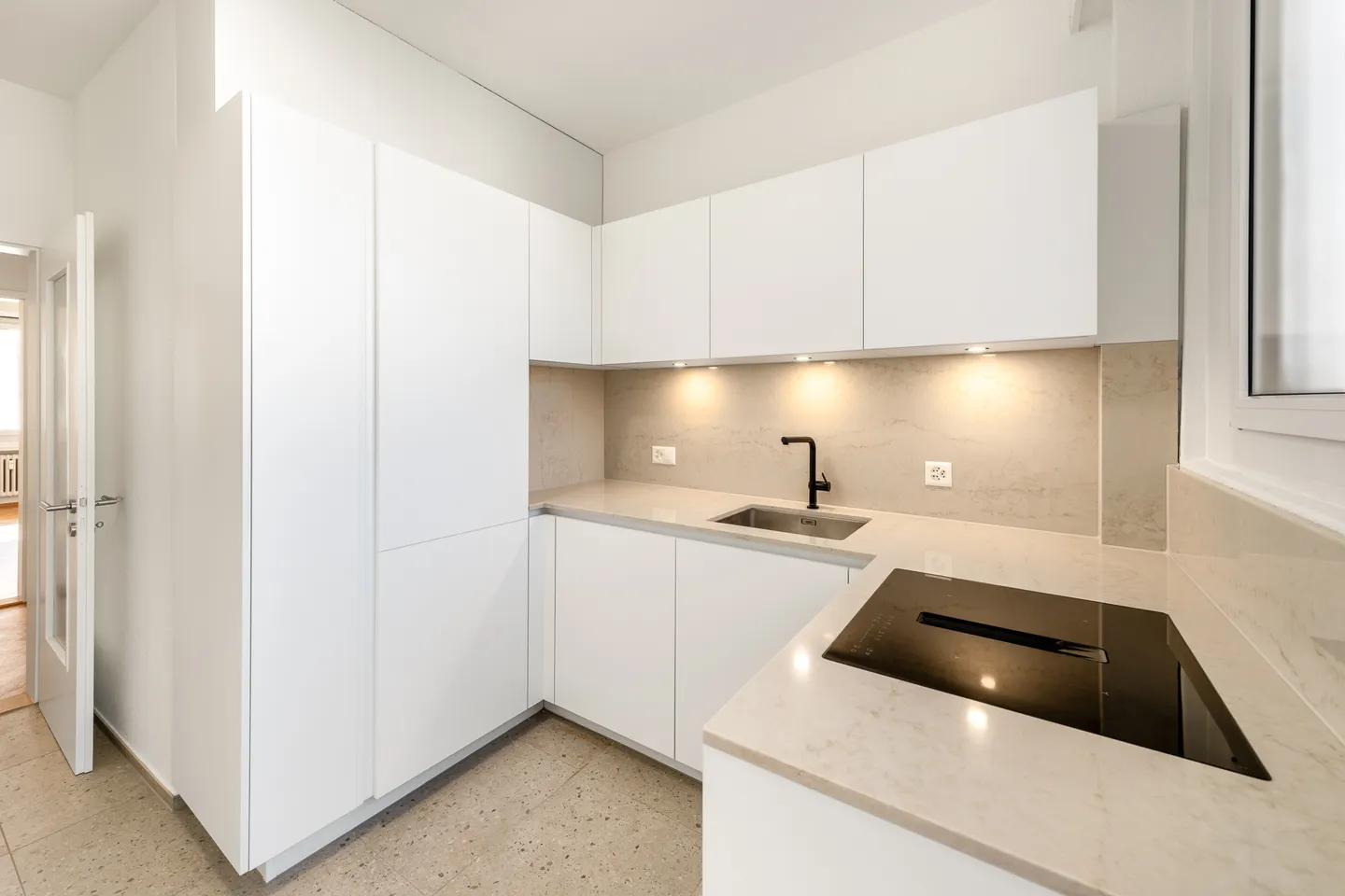 Charming 4-Room Apartment - Photo 6 of 9