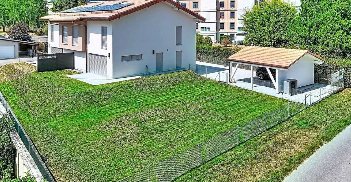 Villa bifamiliare di 7 stanze con giardino - Foto 11 di 11