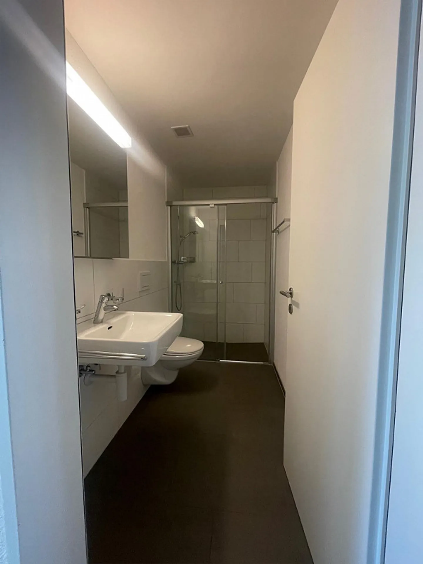 Bright, modern apartment in a central location - Photo 6 of 12