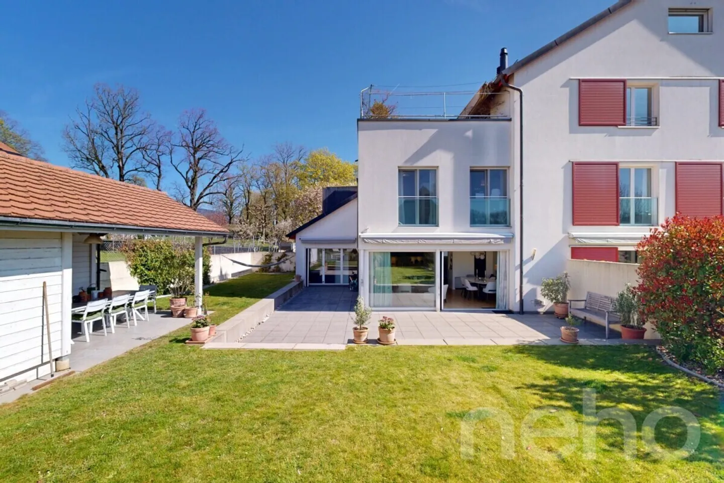 Appartamento in un corpo di fattoria con giardino privato - Foto 2 di 12