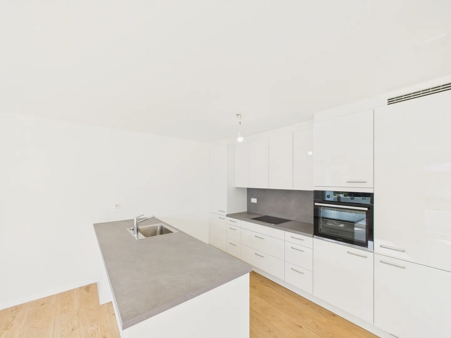 Renovated 4.5-room apartment in Rapperswil near the lake - Photo 5 of 13