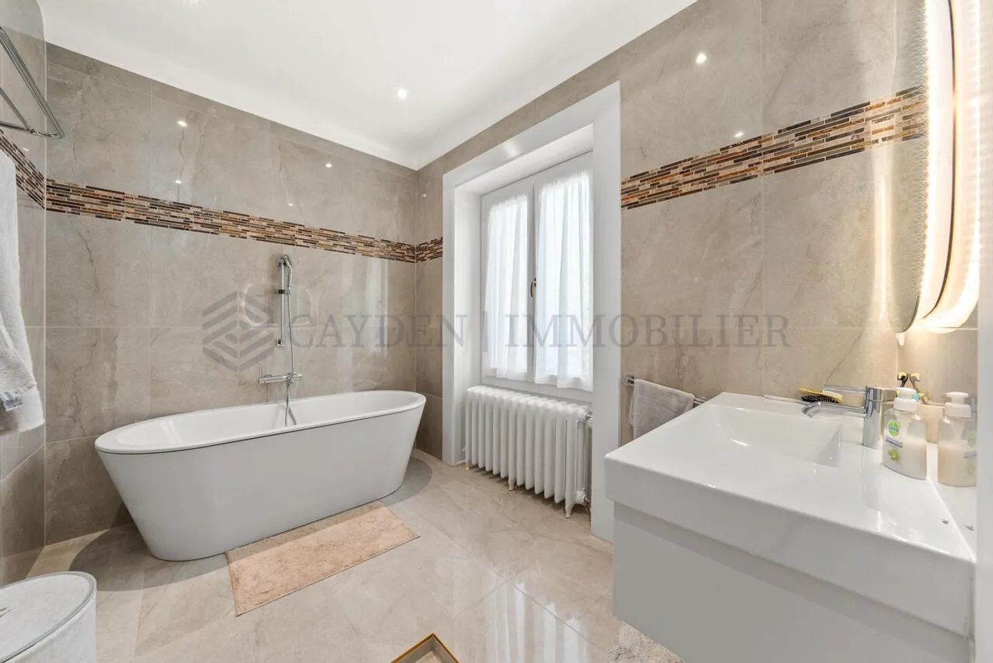 Magnifica villa indipendente con piscina - Foto 2 di 7