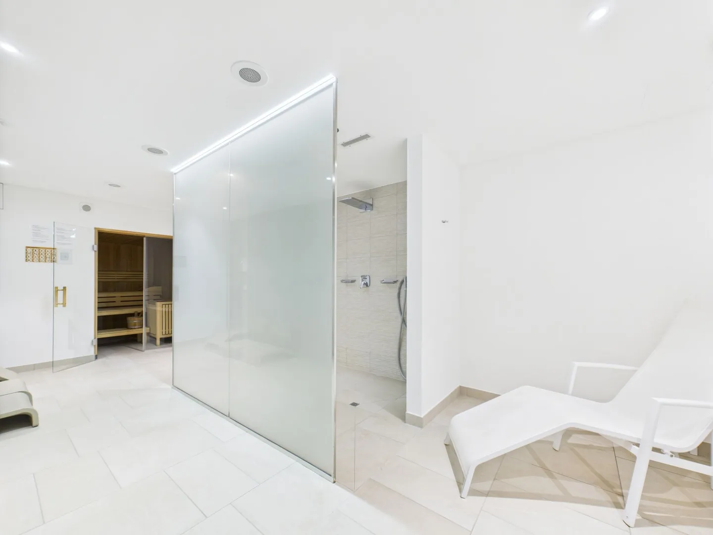 Appartamento moderno di 3,5 locali con giardino privato in complesso residenziale - Foto 18 di 27