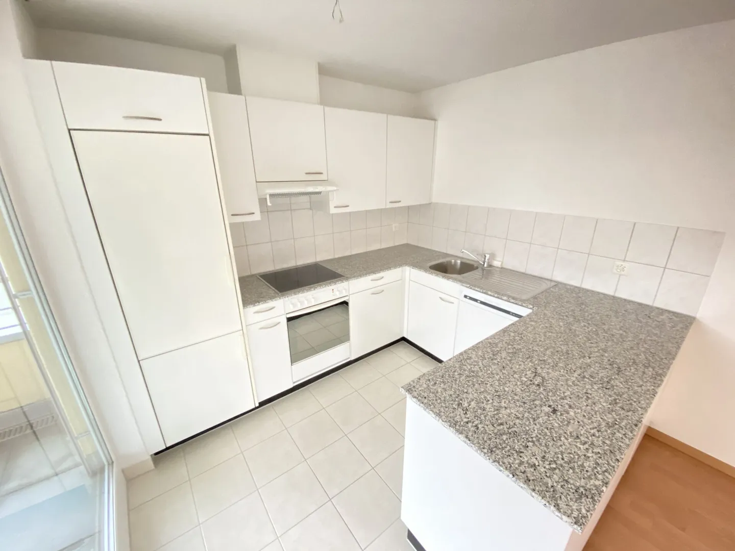 Helle Attika-Wohnung mit Terrassen - Foto 4 von 8