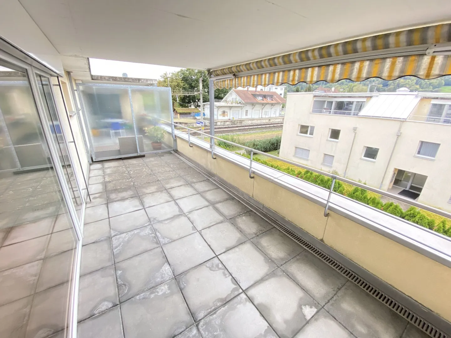 Helle Attika-Wohnung mit Terrassen - Foto 7 von 8