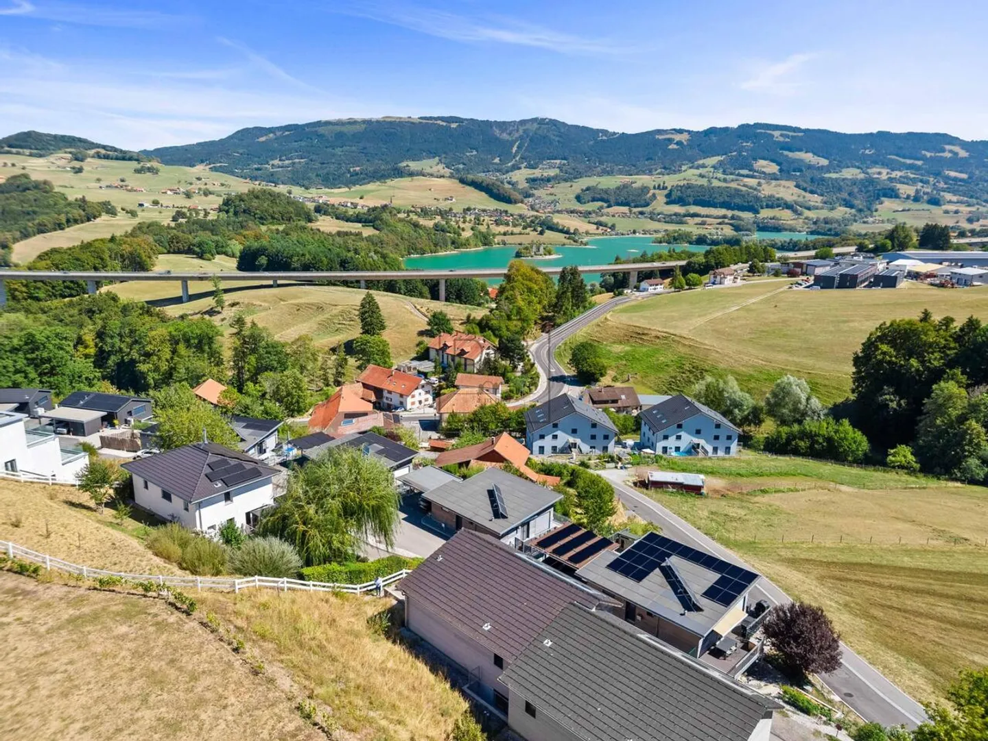 Villa avec vue lac au Bry, calme et à 15 min de Bulle et Fribourg - Photo 11 of 11