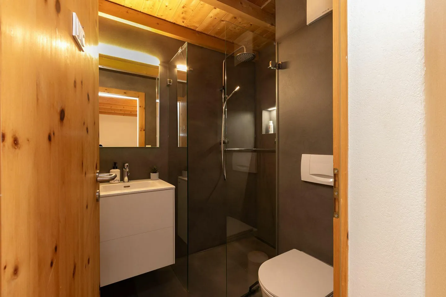Charming Terraced House - Photo 2 of 4