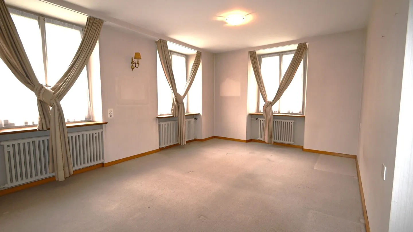 Imponente villa di 4 stanze con parco e riserva di terreno - Foto 13 di 20