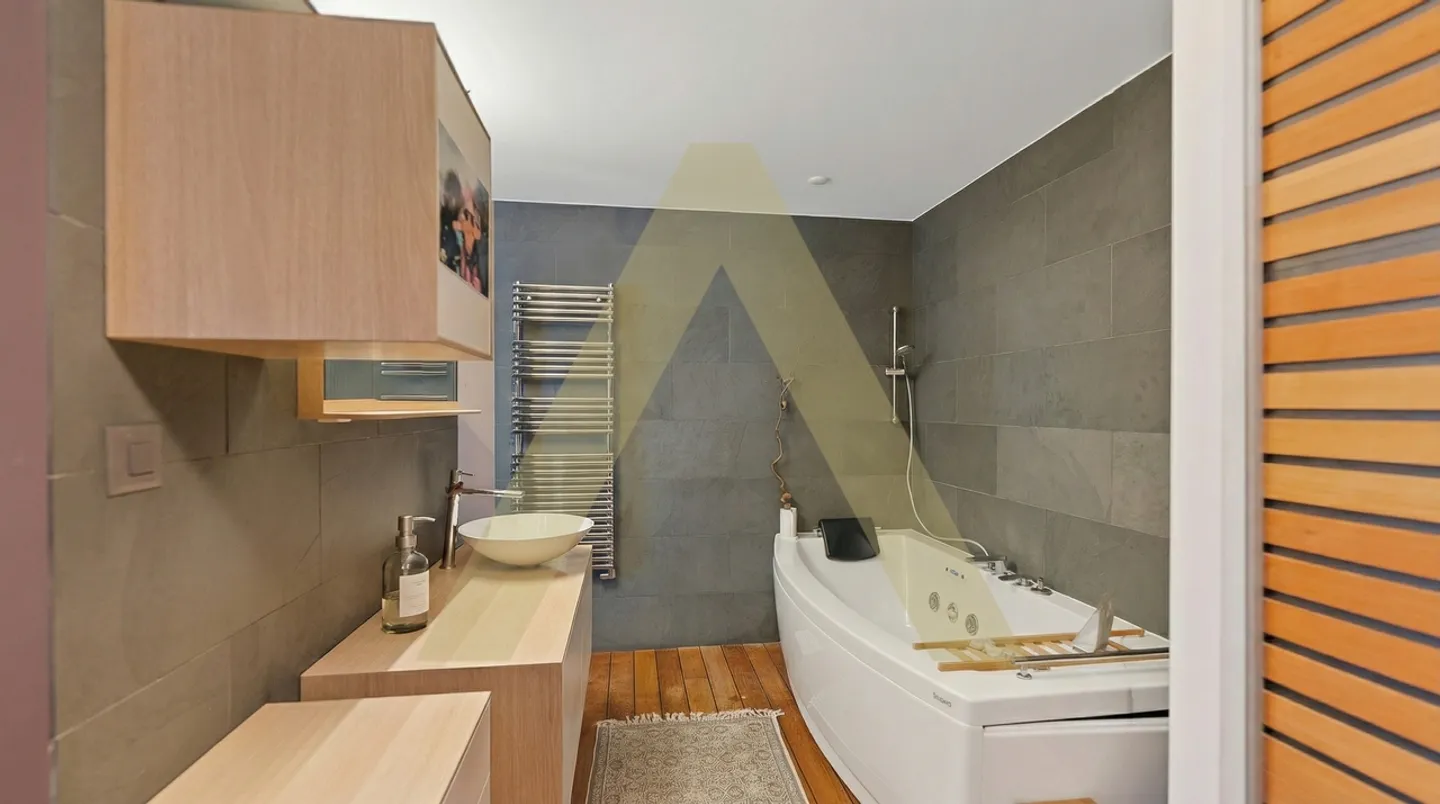 Appartamento spazioso e luminoso nel centro - Foto 5 di 9