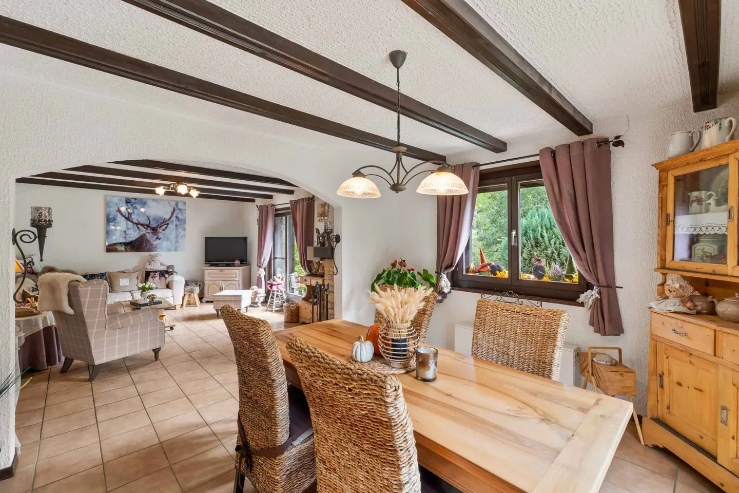 Charming chalet with panoramic mountain views - Photo 5 of 13