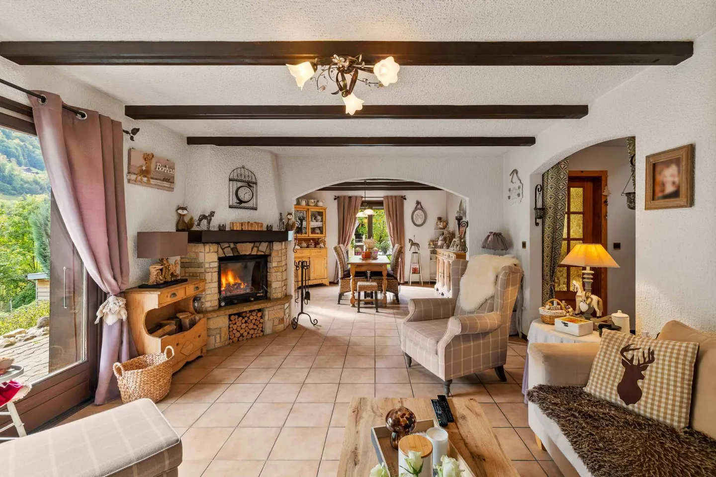 Charming chalet with panoramic mountain views - Photo 6 of 13
