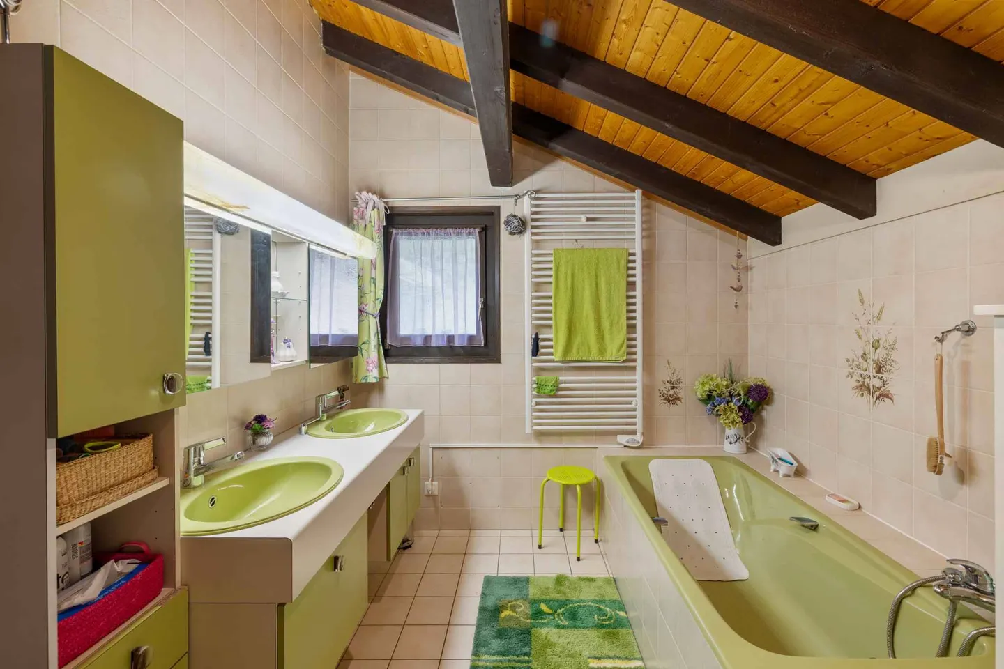 Charming chalet with panoramic mountain views - Photo 8 of 13