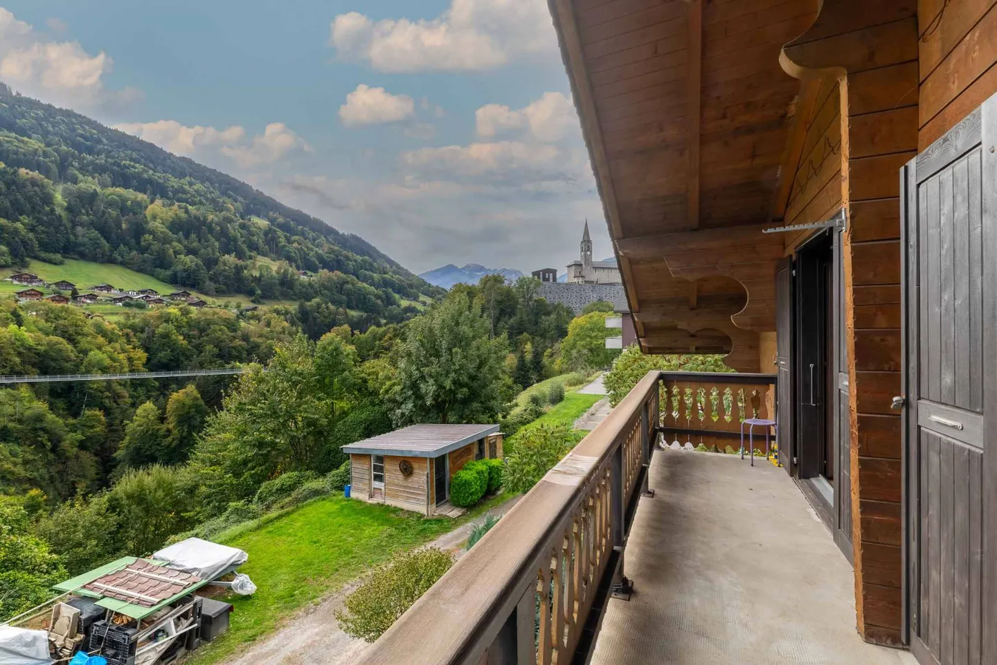 Charming chalet with panoramic mountain views - Photo 10 of 13