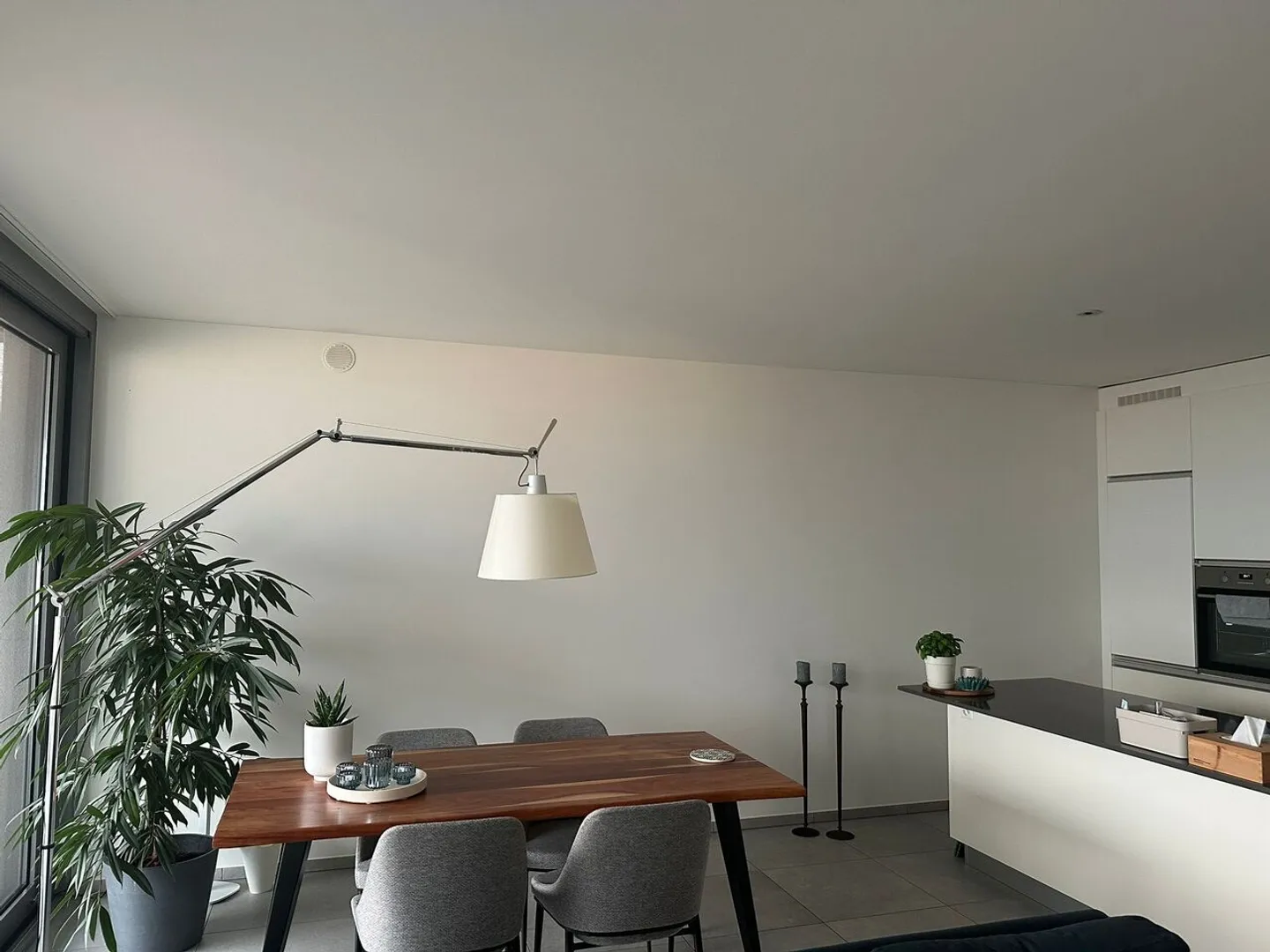 Modernes 4,5-Zimmer-Apartment im 1. Stock mit Terrasse - Foto 1 von 9