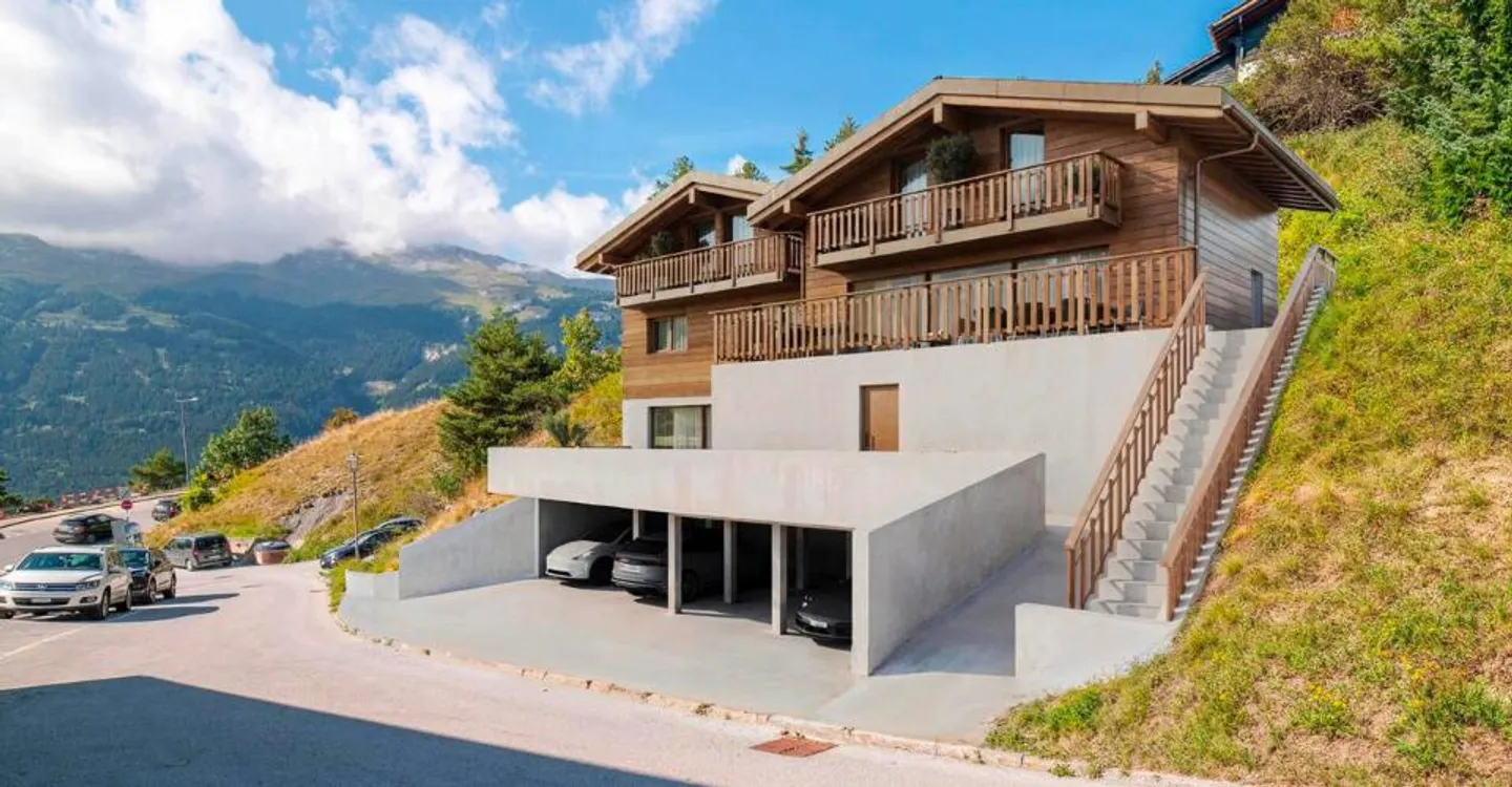 Residential chalet 4.5/5.5 rooms in Crans-Montana - Photo 2 of 13