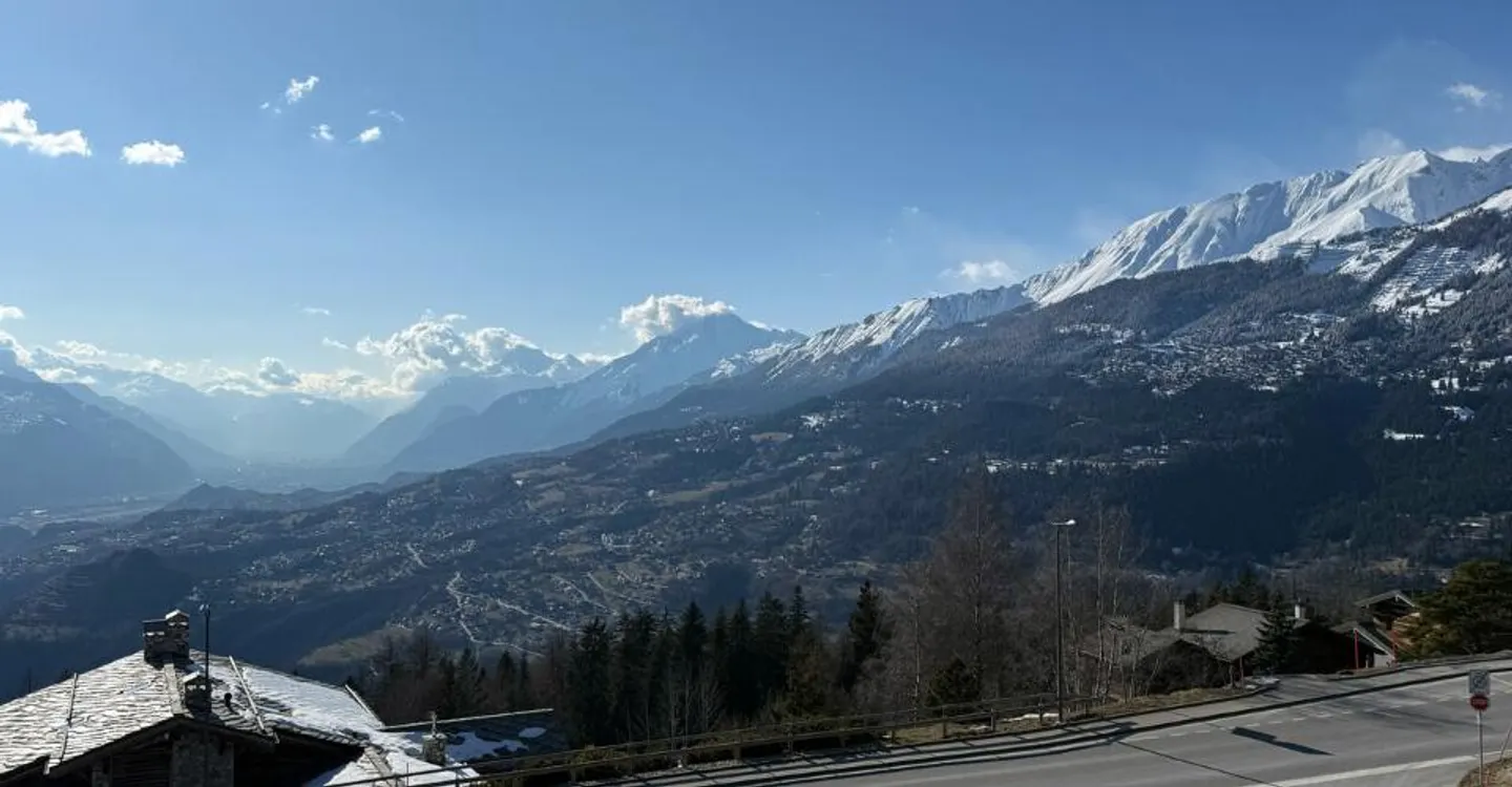 Residential chalet 4.5/5.5 rooms in Crans-Montana - Photo 4 of 13