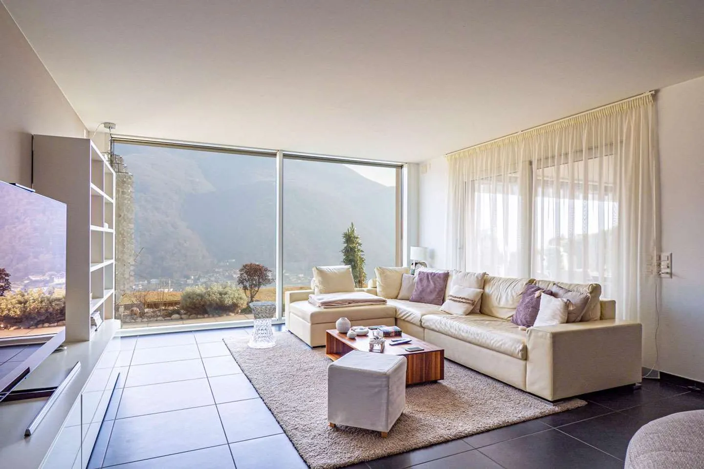 Appartement avec vue sur le lac et jardin - Photo 1 sur 8