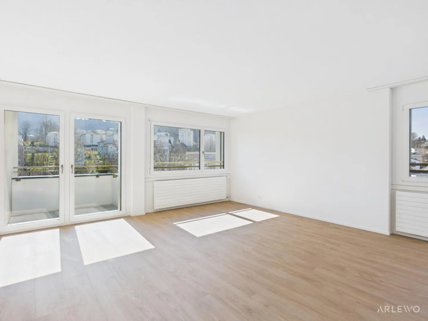 Una casa vicino al lago e alla città - Foto 1 di 9